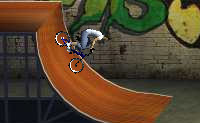Probeer om met je fiets de vetste tricks te maken op de halfpipe!