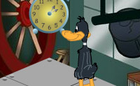 Je loopt met Daffy Duck over een hoog, smal pad. Pas op voor machines die afval gooien. Dit is echt een mooi 3D-spel!!