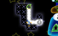 Zorg dat de blob met het juiste kleur licht wordt bestraald en speel zo alle levels vrij. Je kan de lichtkleur veranderen door met het licht door een gekleurd blok heen te schijnen, het licht krijgt dan de kleur van het blok.