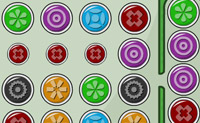 Een leuke variant op de bejeweled. Wissel de stenen telkens met een steen die aan de rechterkant buiten het speelveld staat, om 3 of meer stenen naast elkaar te krijgen.