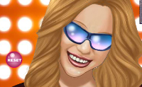 Fant�stico jogo de maquilhagem com uma protagonista especial: Hannah Montana! Poder�s maquilh�-la como quiseres, deixando-a mais gira de acordo com o teu gosto. � uma grande estrela, nenhuma maquilhagem ser� atrevido o bastante para ela. 