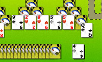 Probeer in deze solitaire variant alle kaarten weg te spelen. Je kan de kaarten in elke volgorde aanklikken. Dus als je een 4 heb en bovenaan staat 3 4 5, dan kan je eerst op 5 klikken dan op 4 en dan op 3 etc.