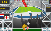 Speel alle voetballen weg door dezelfde kleur voetbal ertegenaan te schoppen. Elke level heb je een andere tegenstander. 