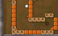 Schiet de golfbal telkens in de hole, je kunt hierbij gebruik maken van de blokken die aan de zijkant liggen.