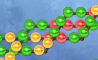 Combineer parels van dezelfde kleur, om ze vervolgens uit de ketting te laten verdwijnen. Zorg dat je dit snel genoeg doet, want wanneer de parelketting te lang wordt, raakt deze de bodem van het veld en is het spel voorbij.