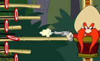 Help Yosemite Sam om niet aan de bamboestengels te worden gespietst! Verplaats zijn mandje omhoog en omlaag en schiet op de schietschijven, waardoor de bamboestengels korter worden.