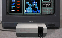 Da's grappig, Tetris op een televisiescherm! Zorg dat de blokjes zo goed mogelijk in elkaar passen, zodat je zo veel mogelijk rijen kunt maken.