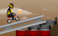Isto n�o � f�cil, conduzir um moto t�o pequena. Mas a pr�tica torna-te perfeito, vais ver! Apanha estrelas: cada estrela vale 50 pontos. Os �cones amarelos na forma de sinal de proibi��o enchem a tua 'barra de sa�de'.