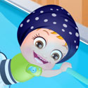 Baby Hazel Zwemmen